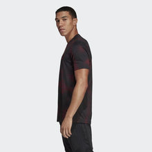 Load image into Gallery viewer, MEN ADIDAS MEXICO PRE-MATCH JERSEY BLACK / COLLEGIATE BURGUNDY